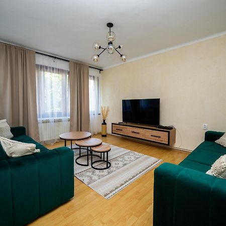 Cozy One-Bedroom Apartment Near City Center Szarajevó Kültér fotó