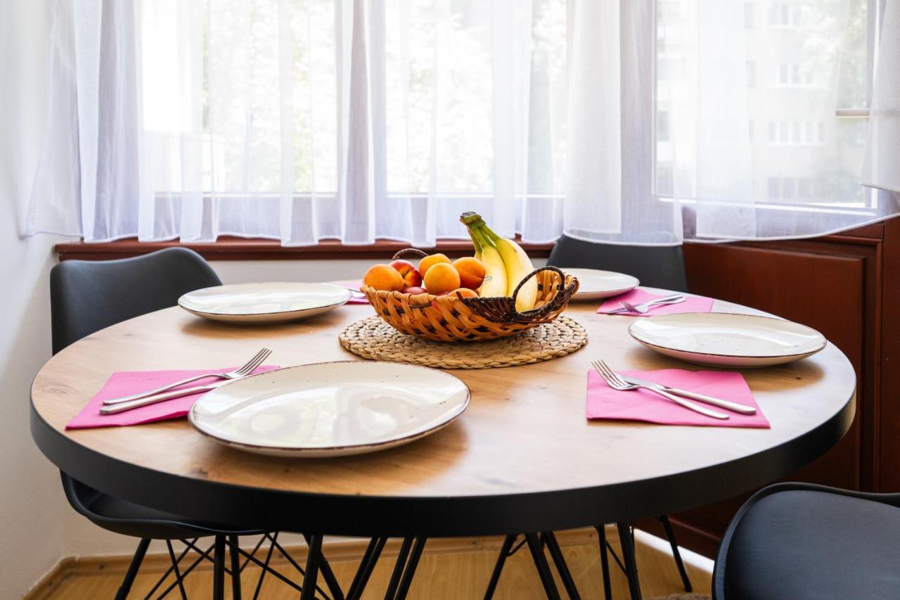 Cozy One-Bedroom Apartment Near City Center Szarajevó Kültér fotó