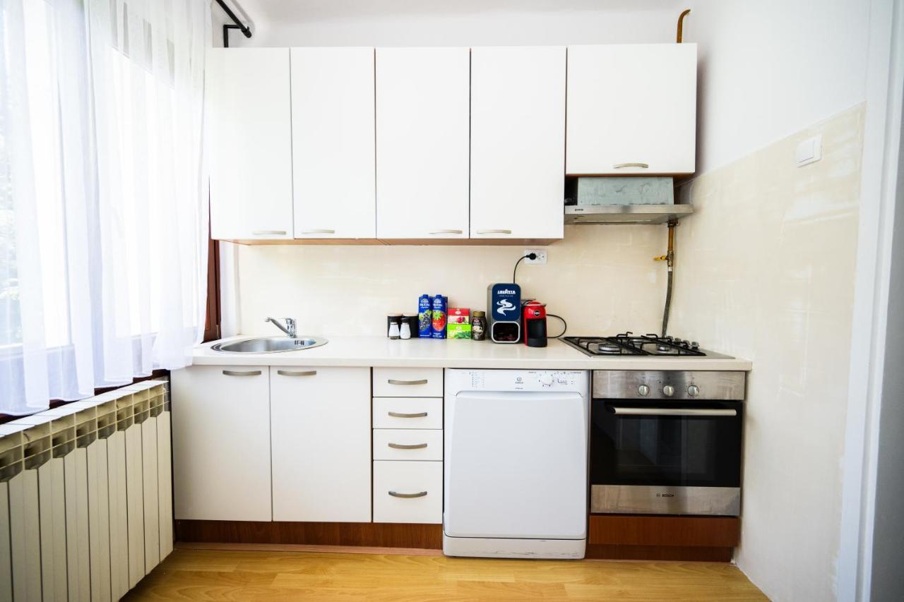 Cozy One-Bedroom Apartment Near City Center Szarajevó Kültér fotó