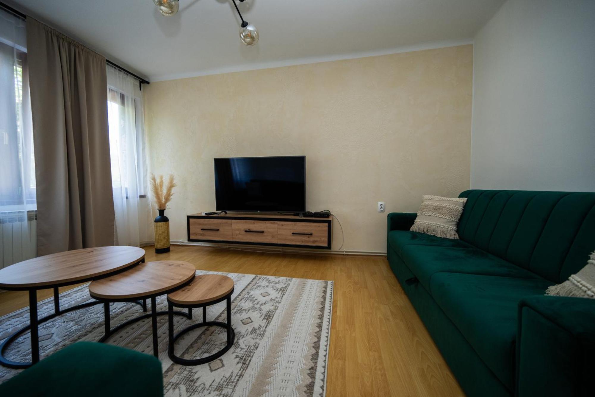 Cozy One-Bedroom Apartment Near City Center Szarajevó Kültér fotó