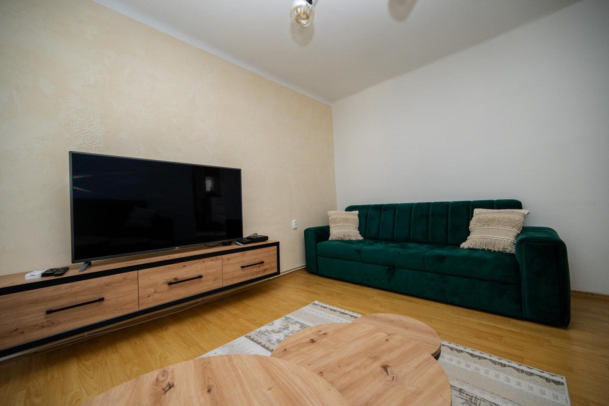 Cozy One-Bedroom Apartment Near City Center Szarajevó Kültér fotó